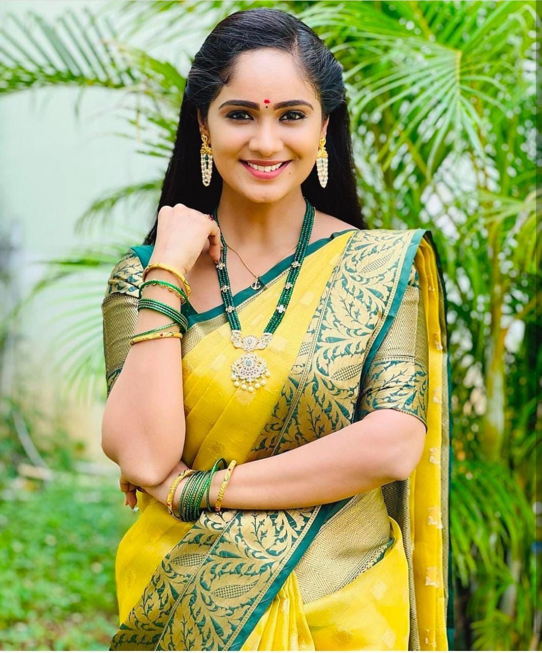 Adorning Yellow Soft Silk Saree With Grandiose Blouse Piece