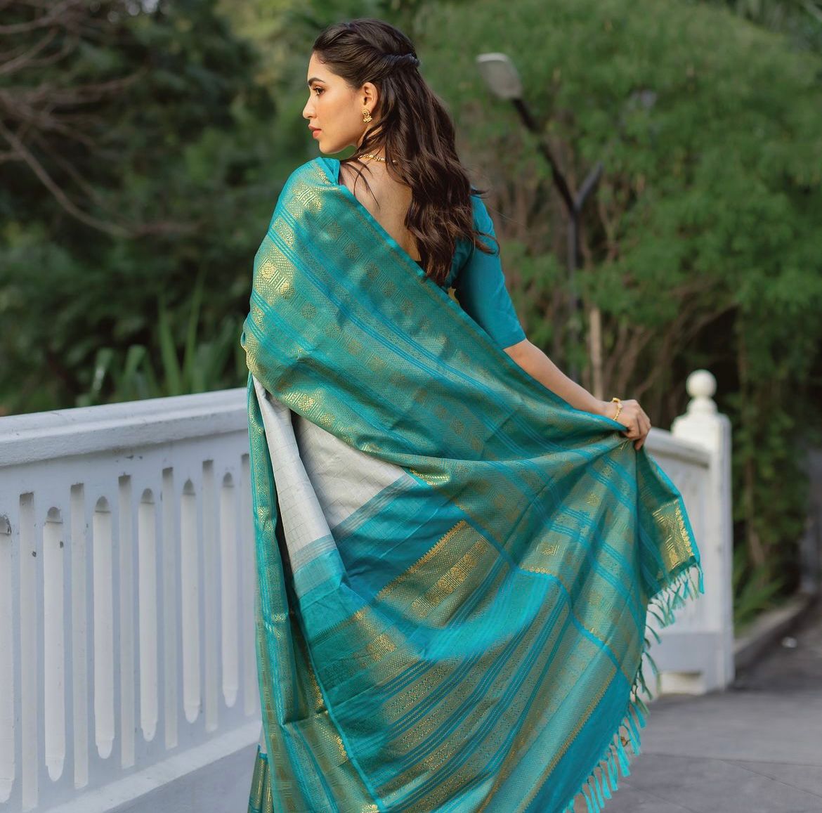 Phenomenal Off White Soft Silk Saree With Tantalizing Blouse Piece