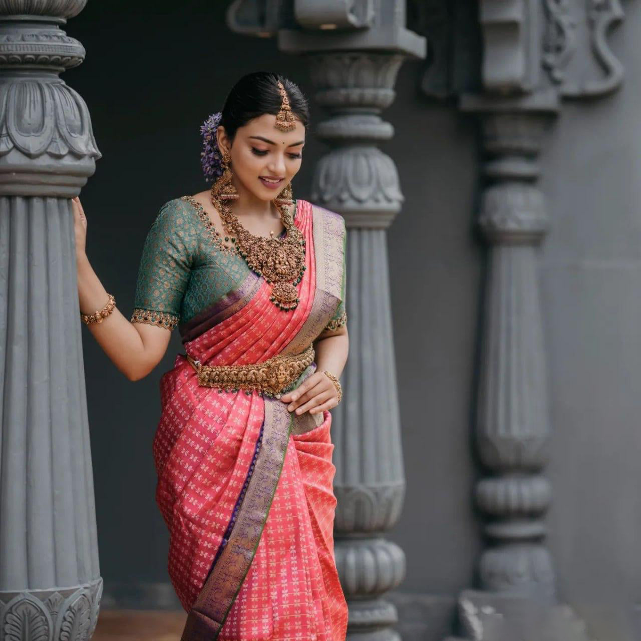 Arresting Dark Pink Soft Silk Saree With An Blouse Piece