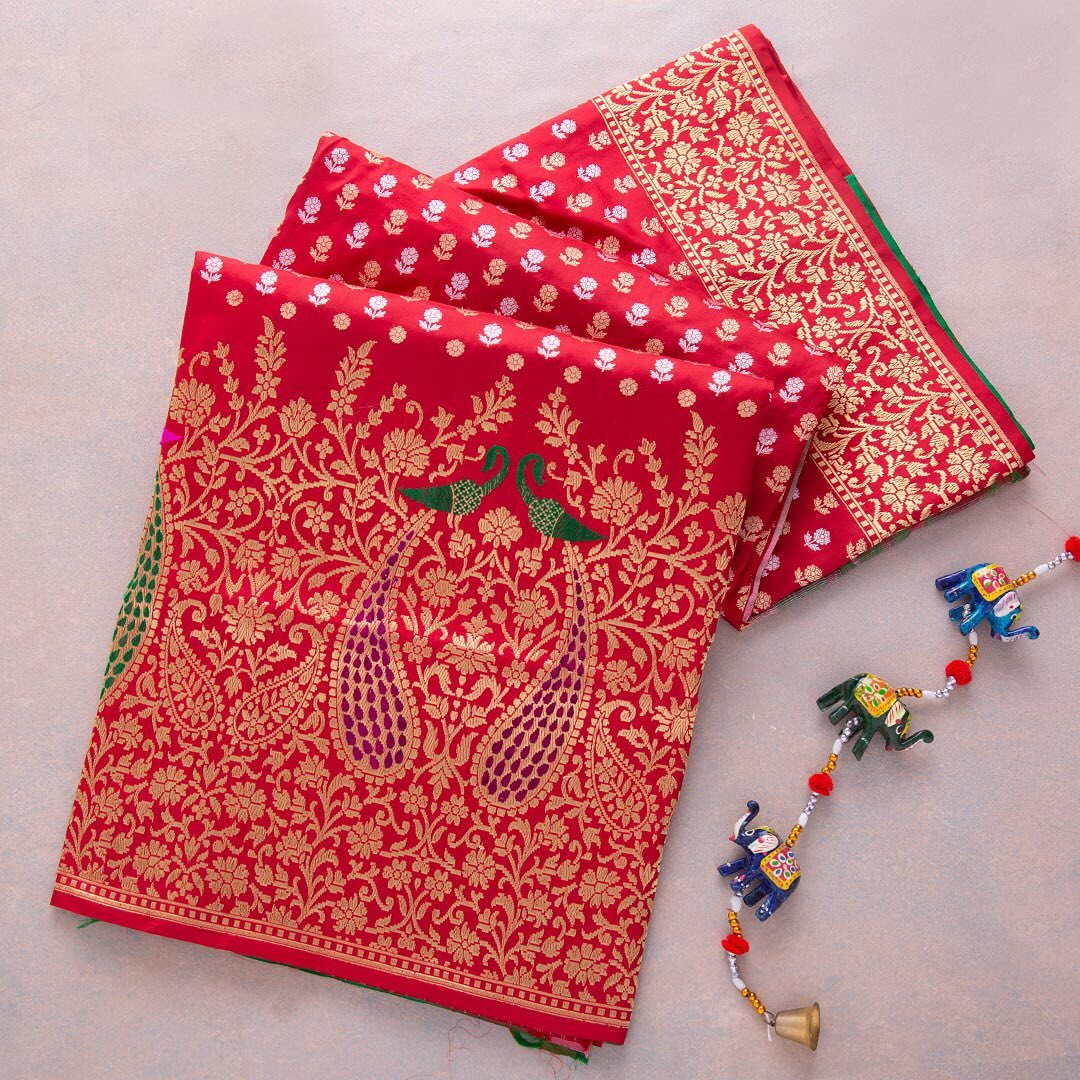 Glowing Red Soft Silk Saree With Effulgent Blouse Piece