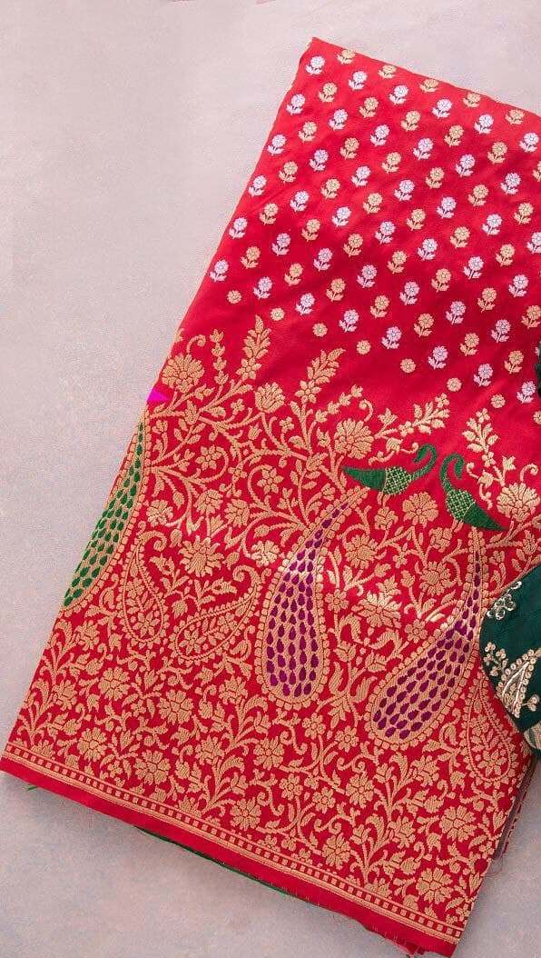 Glowing Red Soft Silk Saree With Effulgent Blouse Piece