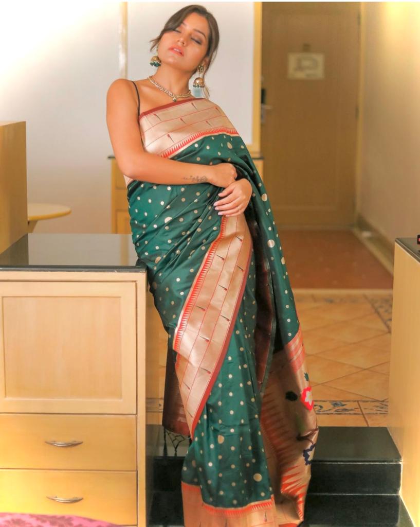 Glamorous Dark Green Paithani Silk Saree With Cynosure Blouse Piece