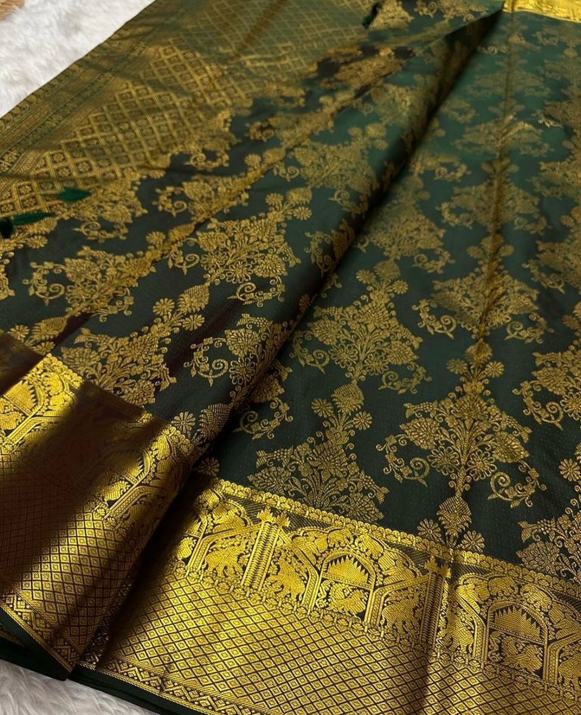 Glowing Dark Green Soft Banarasi Silk Saree With Serendipity Blouse Piece