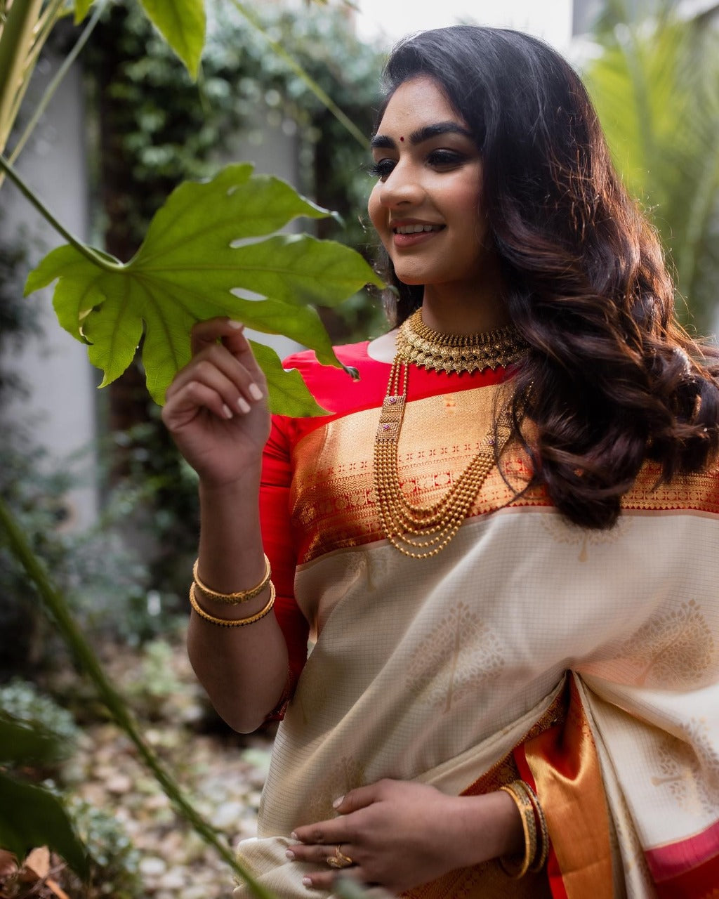 Marvellous Off White Soft Silk Saree With Whimsical Blouse Piece