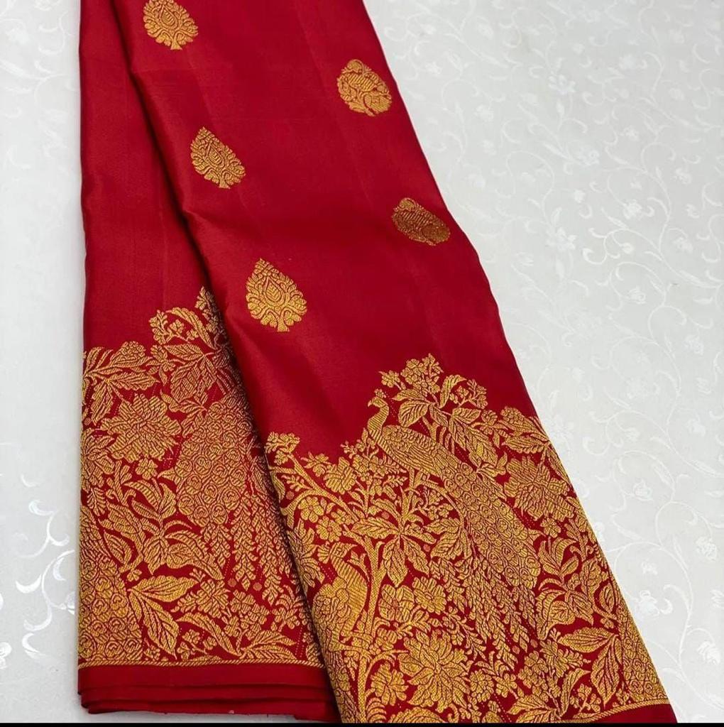 Breathtaking Red Soft Banarasi Silk Saree With Deserving Blouse Piece