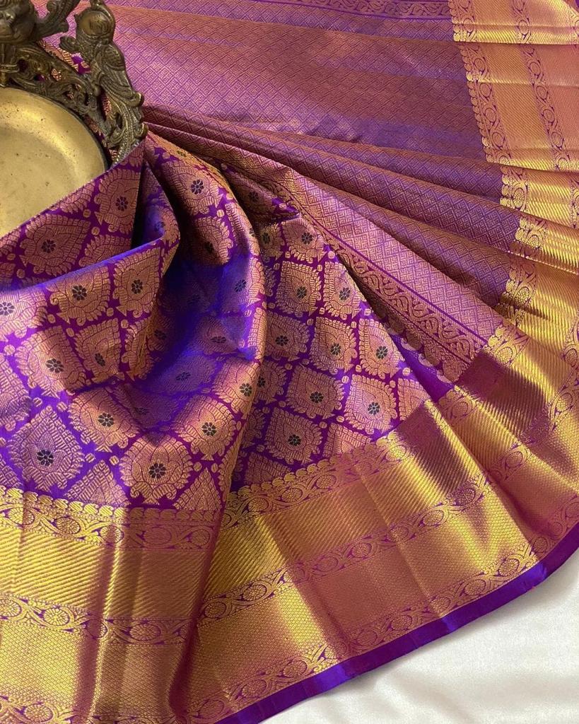 Sonorous Purple Soft Silk Saree With Seraglio Blouse Piece