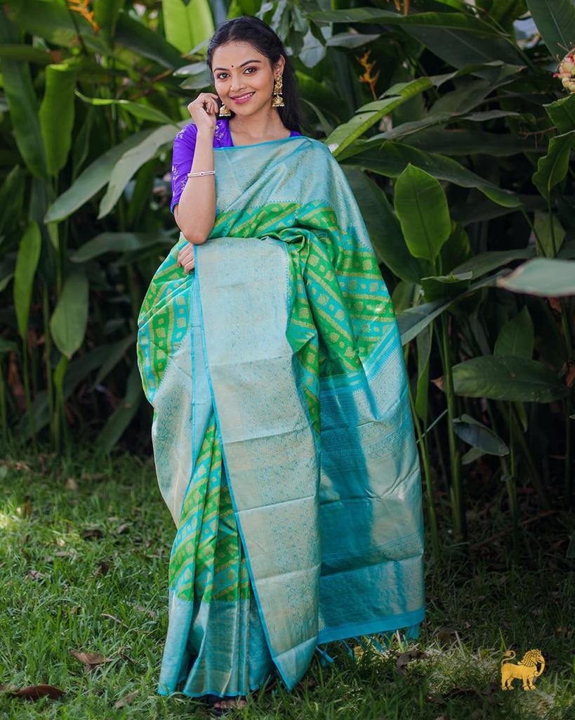 Nectarous Parrot Soft Silk Saree With Seraglio Blouse Piece