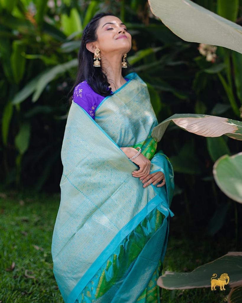 Nectarous Parrot Soft Silk Saree With Seraglio Blouse Piece