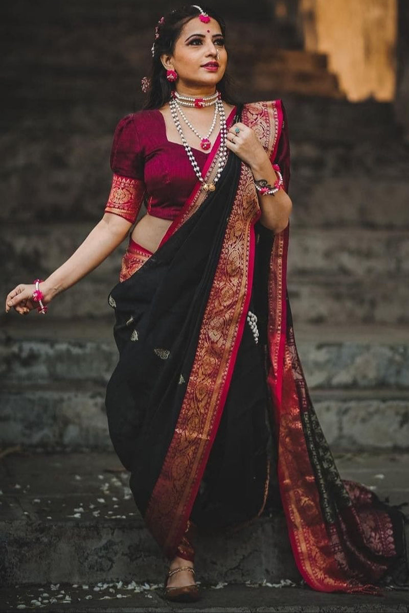 Divine Black Soft Silk Saree With Delightful Blouse Piece