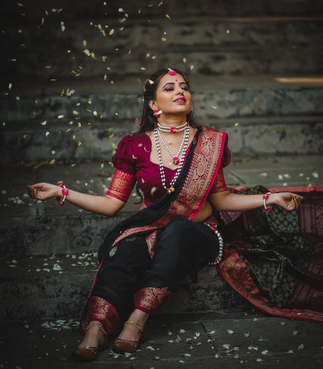 Divine Black Soft Silk Saree With Delightful Blouse Piece