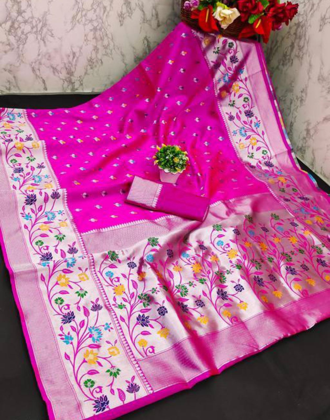 Fantabulous Magenta Paithani Silk Saree With Luxuriant Blouse Piece