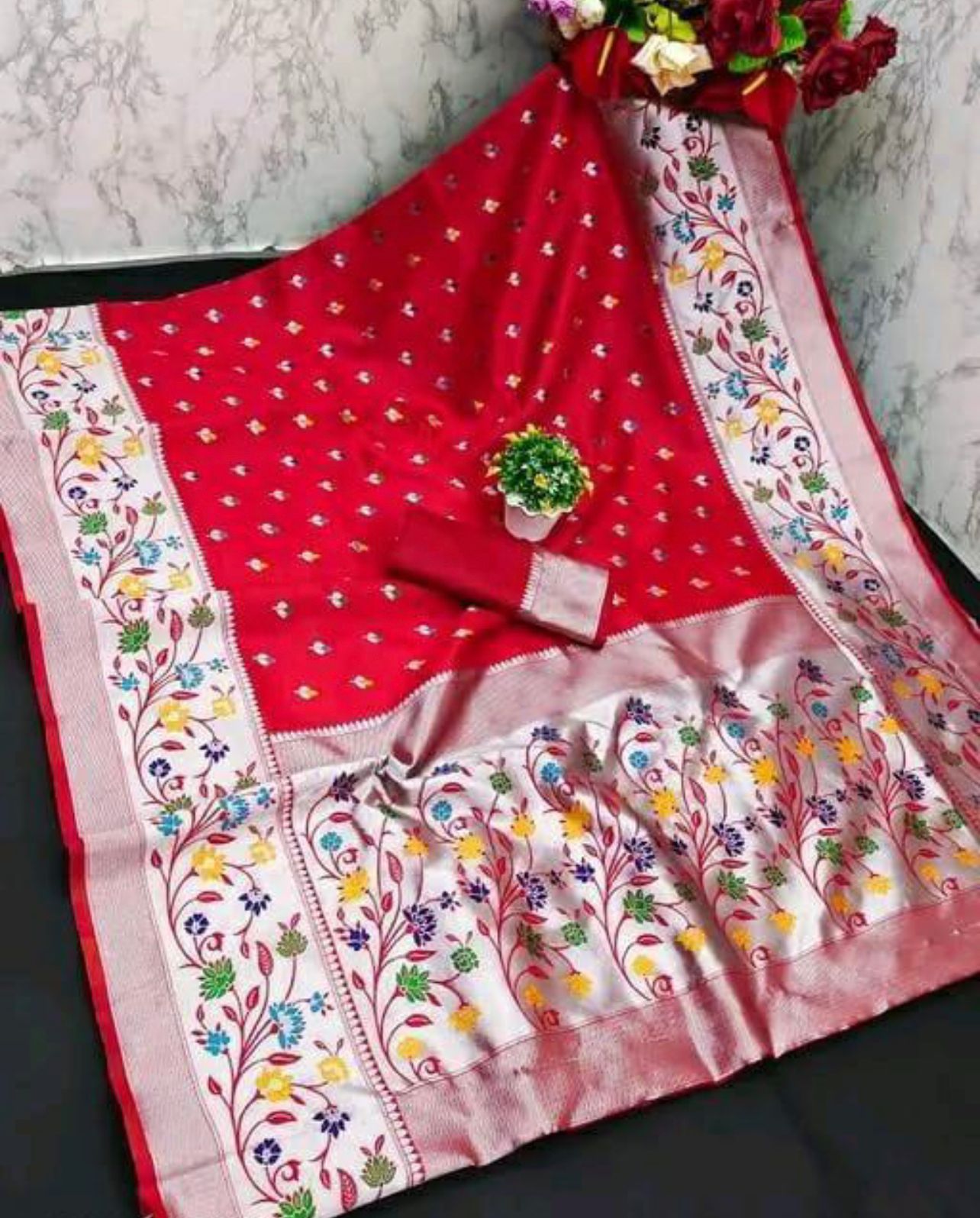 Staring Red Paithani Silk Saree With Quixotic Blouse Piece