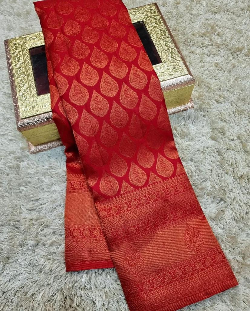 Ravishing Red Kanjivaram Silk Saree With Luminous Blouse Piece