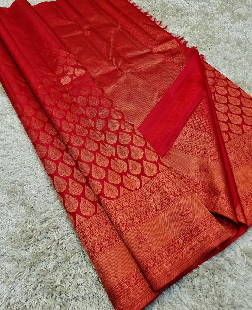 Ravishing Red Kanjivaram Silk Saree With Luminous Blouse Piece