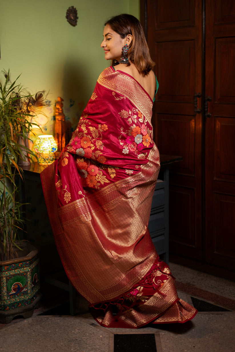 Improbable Red Soft Banarasi Silk Saree With Denouement Blouse Piece