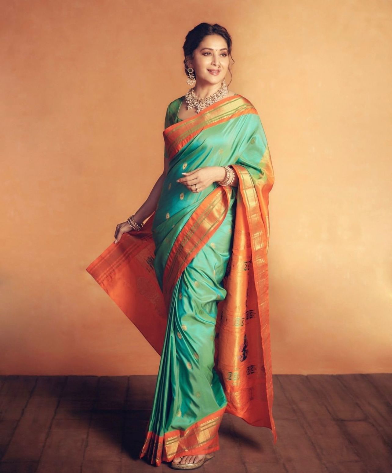 Improbable Firozi Soft Silk Saree With Arresting Blouse Piece