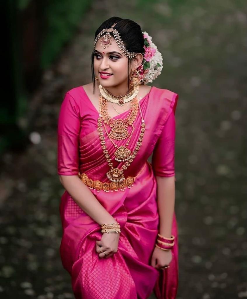 Amiable Dark Pink Soft Silk Saree With Deserving Blouse Piece