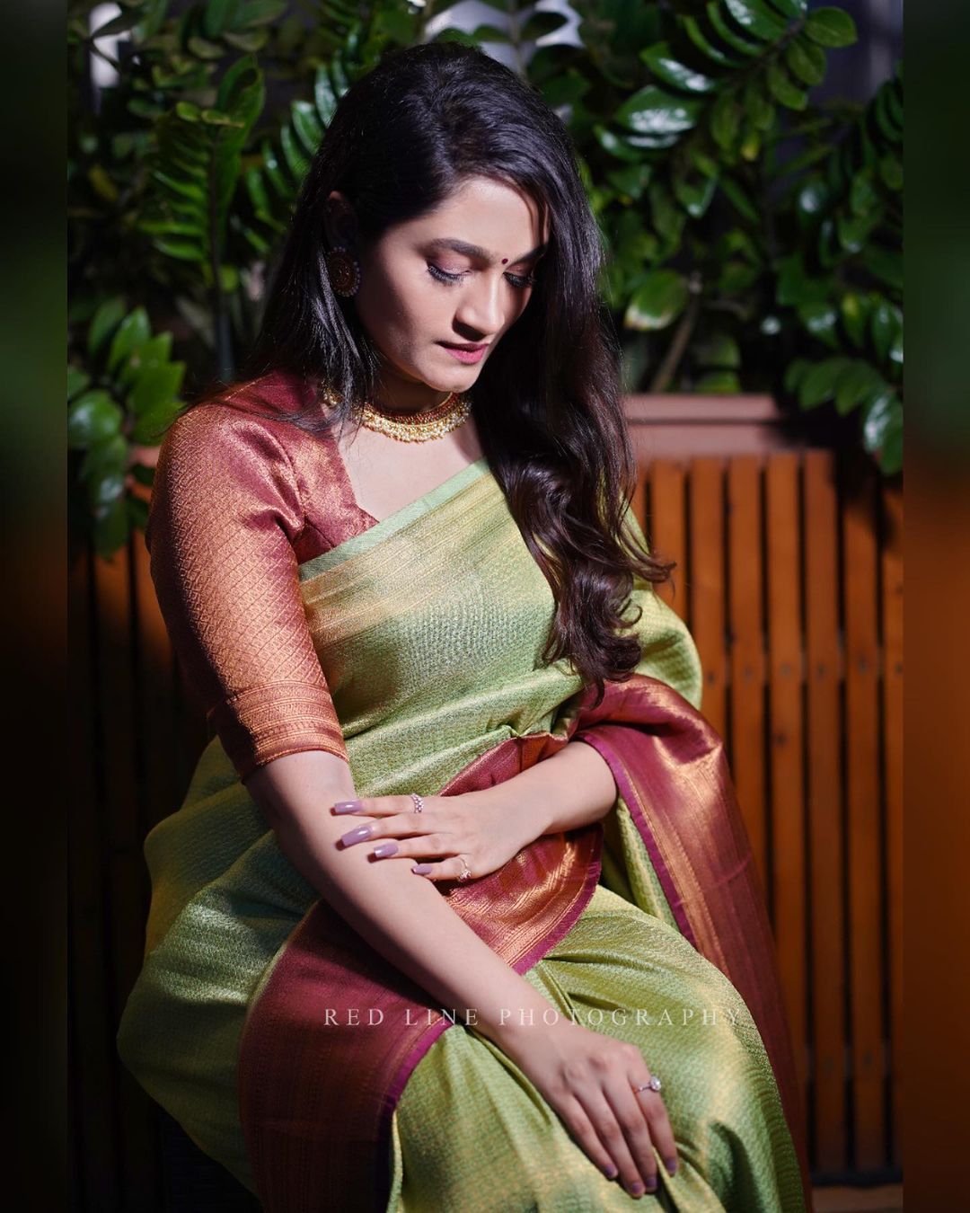 Mesmeric Green Soft Silk Saree With Enigmatic Blouse Piece