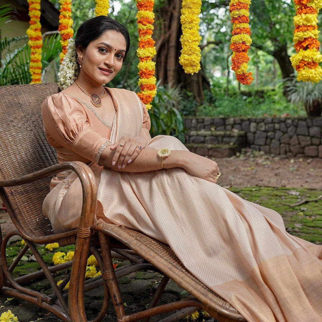 Incredible Cream Soft Silk Saree With Jazzy Blouse Piece