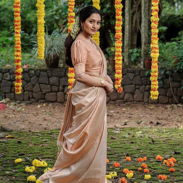 Incredible Cream Soft Silk Saree With Jazzy Blouse Piece