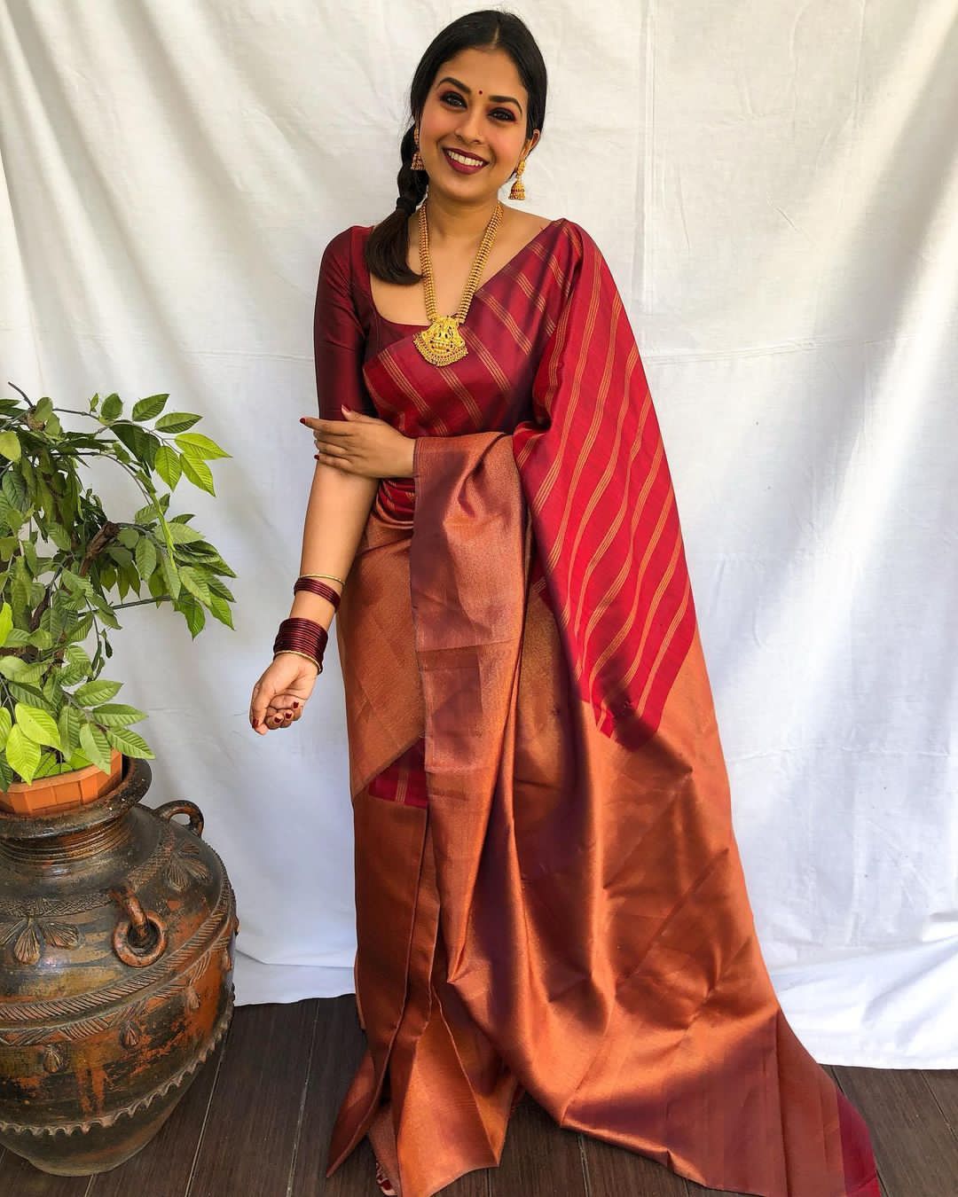 Imaginative Maroon Soft Banarasi Silk Saree With Exuberant Blouse Piece