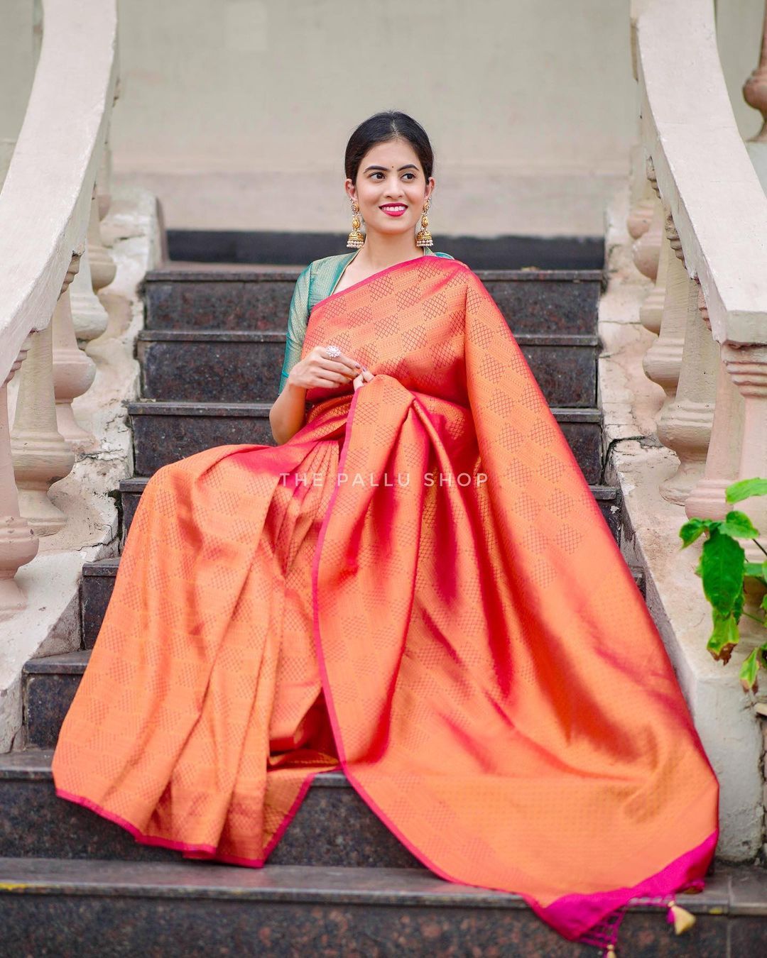 Divine Dark Pink Soft Silk Saree With Deserving Blouse Piece