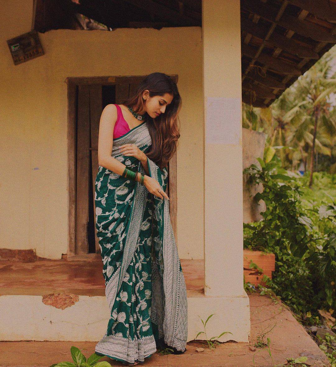 Elaborate Green Soft Banarasi Silk Saree With Preferable Blouse Piece