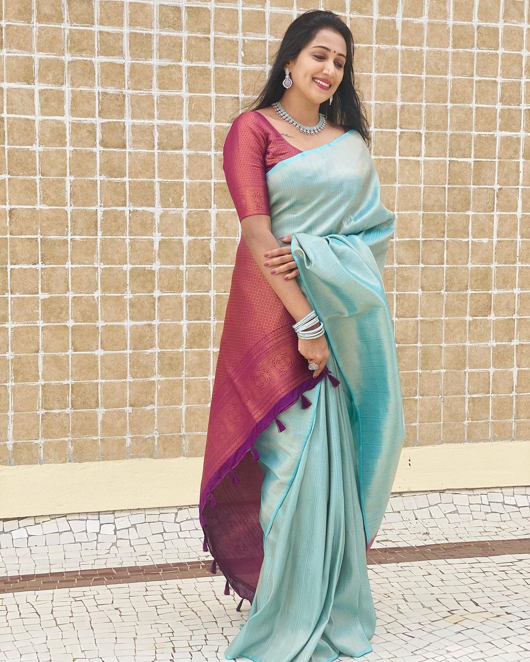 Exquisite Firozi Soft Silk Saree With Flamboyant Blouse Piece