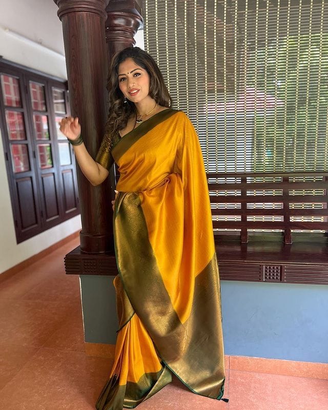 Charismatic Yellow Soft Silk Saree With Smashing Blouse Piece