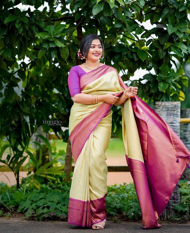 Classic Sea Green Soft Silk Saree With Aplomb Blouse Piece