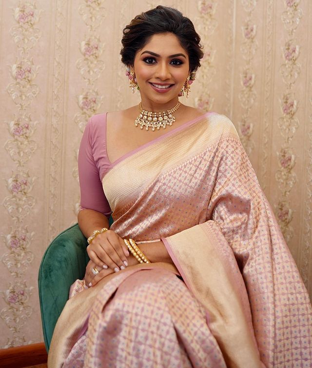 Susurrous Baby Pink Soft Silk Saree With Opulent Blouse Piece