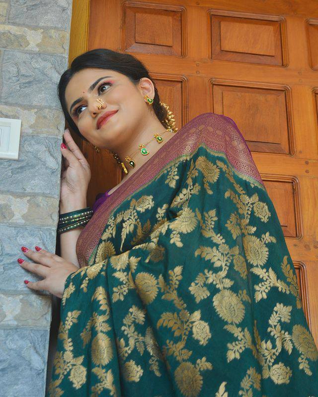 Fancifull Rama Soft Banarasi Silk Saree With Admirable Blouse Piece