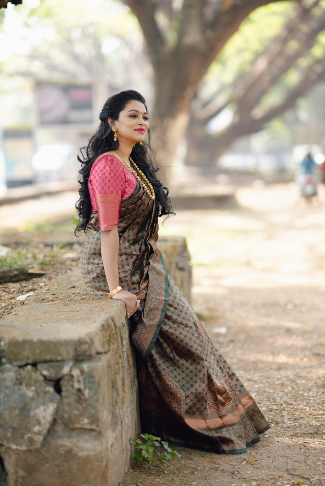 Denouement Dark Green Soft Silk Saree With Angelic Blouse Piece