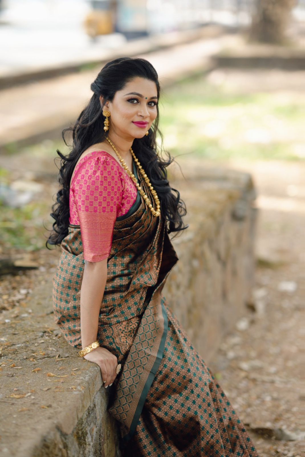 Denouement Dark Green Soft Silk Saree With Angelic Blouse Piece