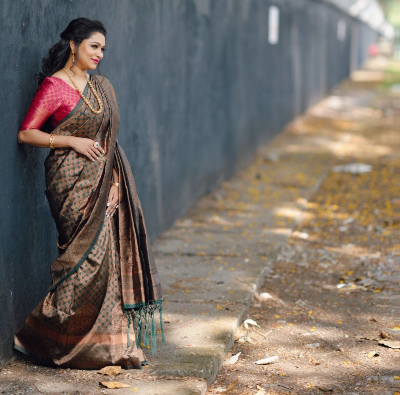 Denouement Dark Green Soft Silk Saree With Angelic Blouse Piece