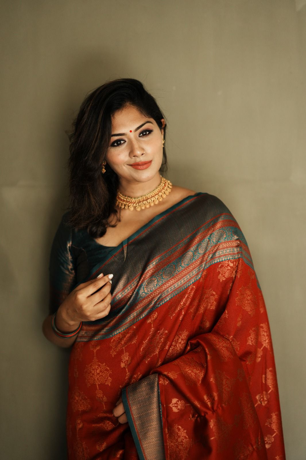 Ephemeral Maroon Soft Banarasi Silk Saree With Preferable Blouse Piece