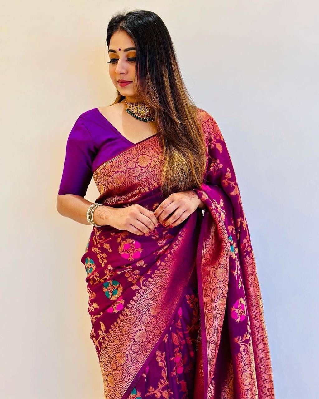 Engrossing Purple Soft Banarasi Silk Saree With Zephyr Blouse Piece