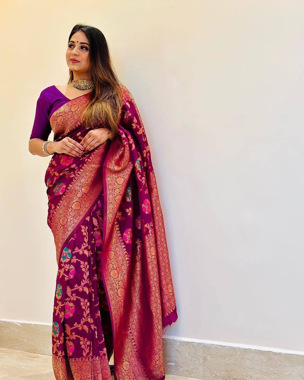 Engrossing Purple Soft Banarasi Silk Saree With Zephyr Blouse Piece