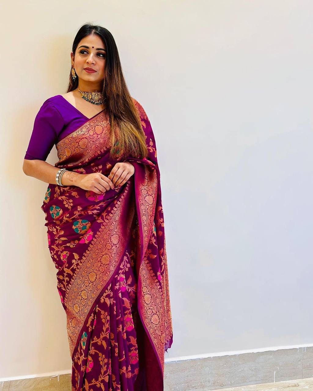 Engrossing Purple Soft Banarasi Silk Saree With Zephyr Blouse Piece