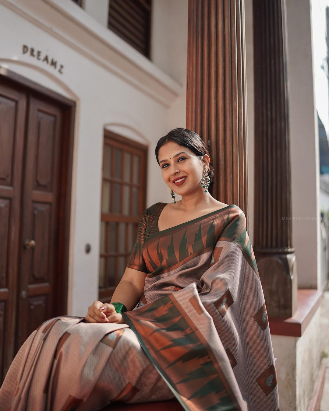 Sonorous Grey Soft Silk Saree With Rhapsodic Blouse Piece