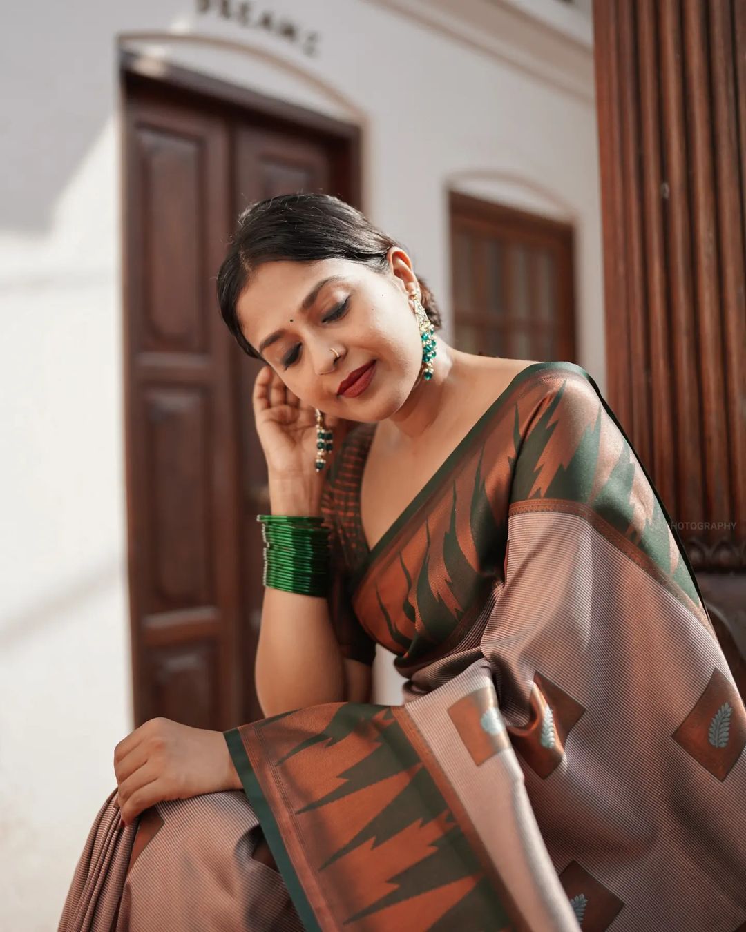 Sonorous Grey Soft Silk Saree With Rhapsodic Blouse Piece