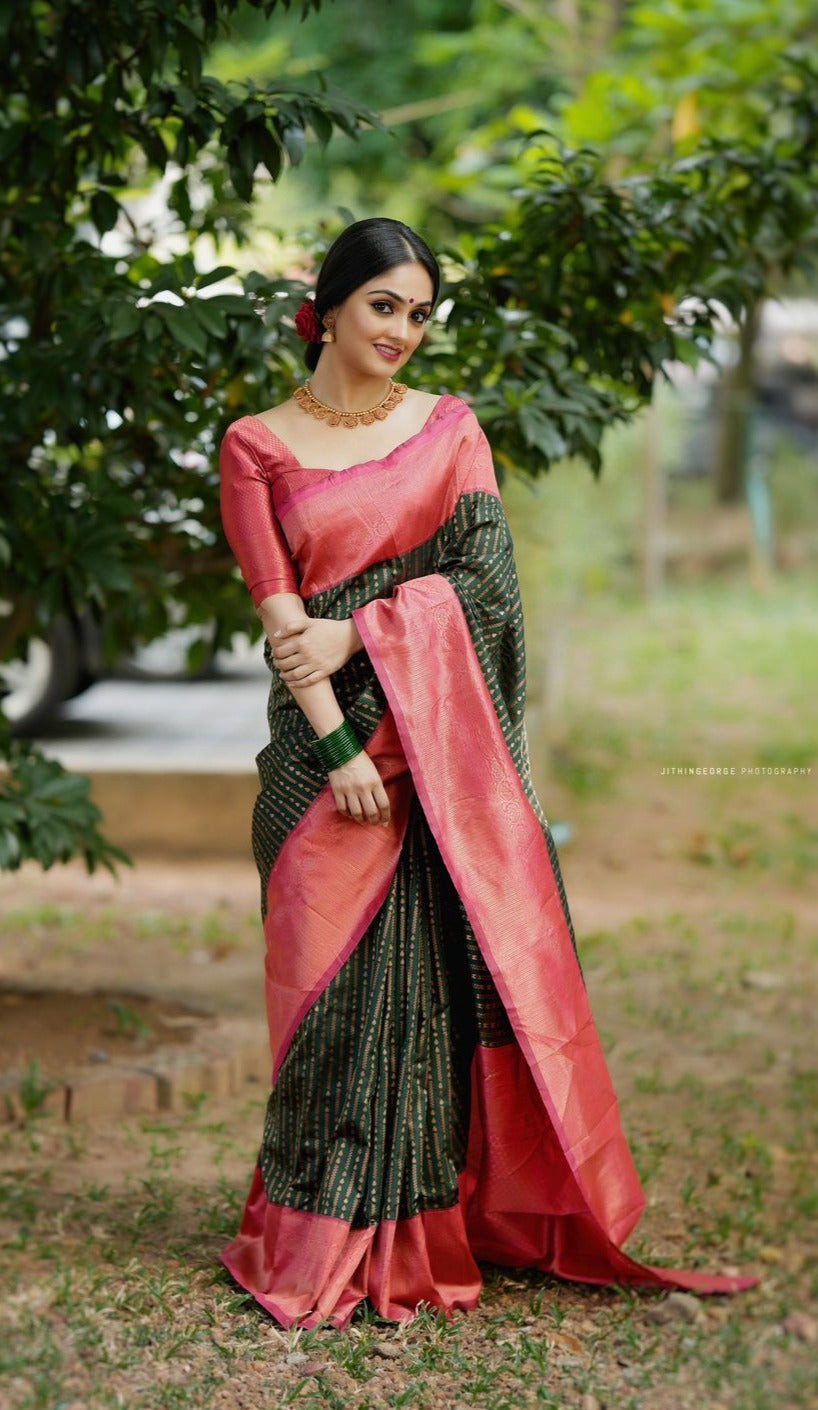 Capricious Green Soft Silk Saree With Opulent Blouse Piece