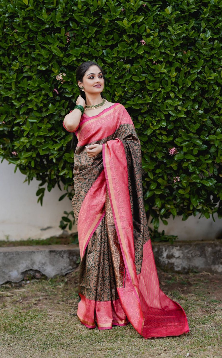 Cynosure Green Soft Banarasi Silk Saree With Exemplary Blouse Piece