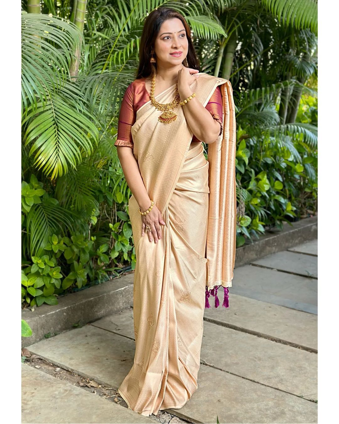 Dulcet Cream Soft Silk Saree With Lissome Blouse Piece