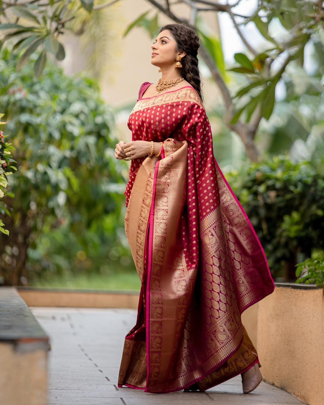 Chatoyant Maroon Soft Banarasi Silk Saree With Capricious Blouse Piece