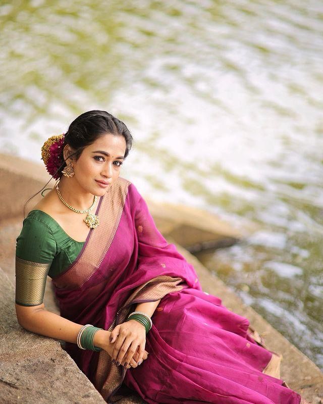 Lovely Dark Pink Soft Silk Saree With Flaunt Blouse Piece