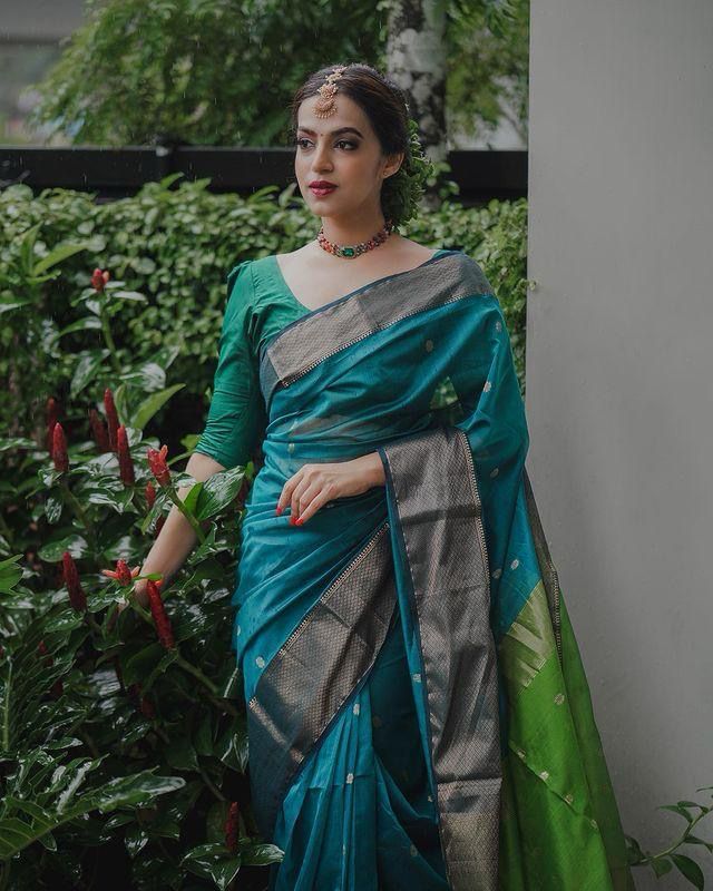 Supernal Rama Soft Silk Saree With Alluring Blouse Piece