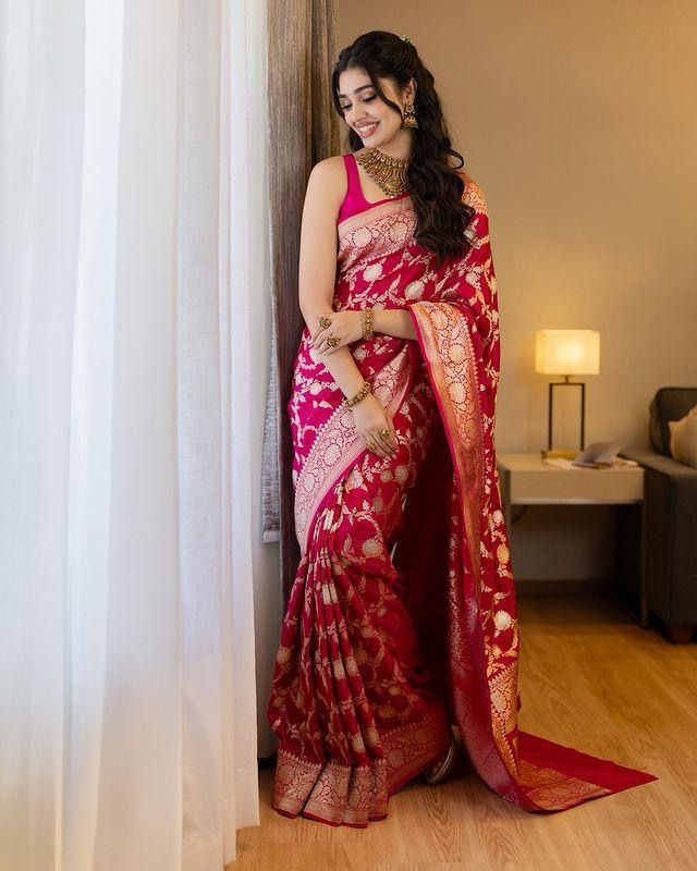 Posh Dark Pink Soft Silk Saree With Tremendous Blouse Piece