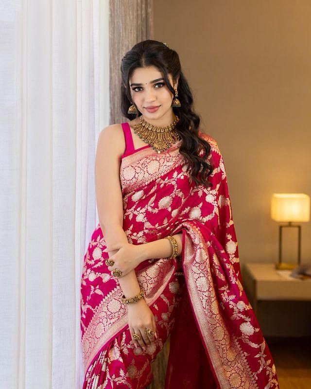 Posh Dark Pink Soft Silk Saree With Tremendous Blouse Piece