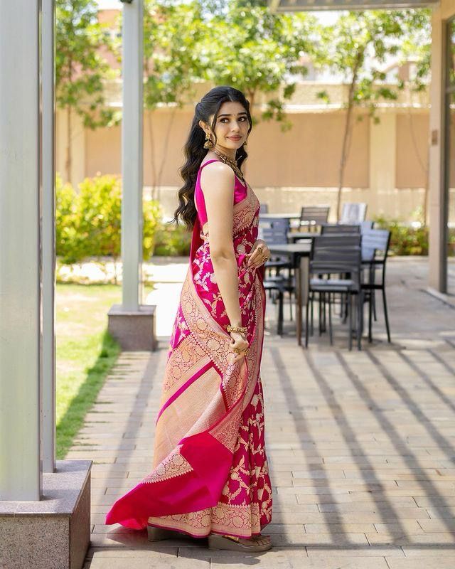 Posh Dark Pink Soft Silk Saree With Tremendous Blouse Piece